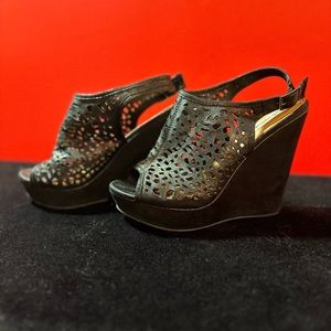 Not Rated Black Wedge. SZ 8.